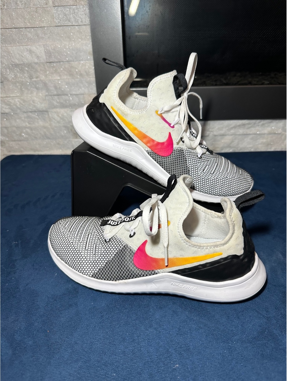 Nike Free TR 8 Women’s Size 9 White Black Pink Orange Training Shoes 942888-008